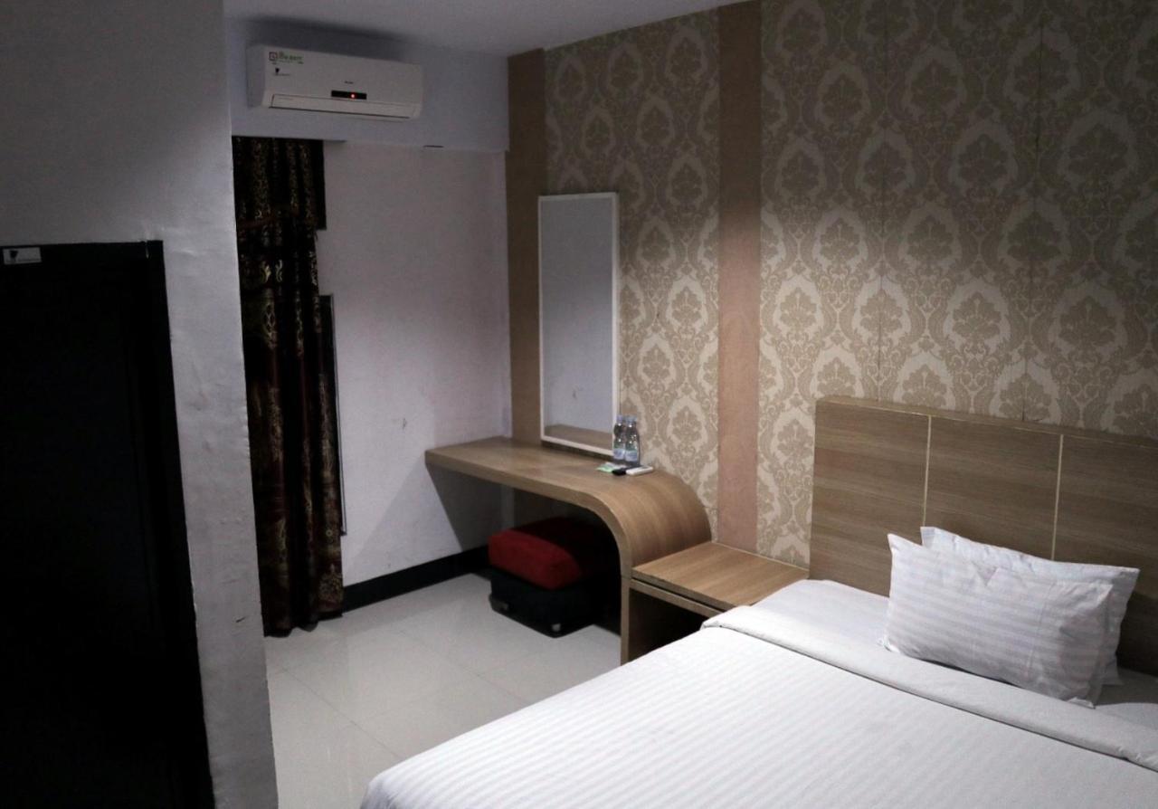Reddoorz @ Pasangkayu Mamuju Utara Hotel Exterior photo